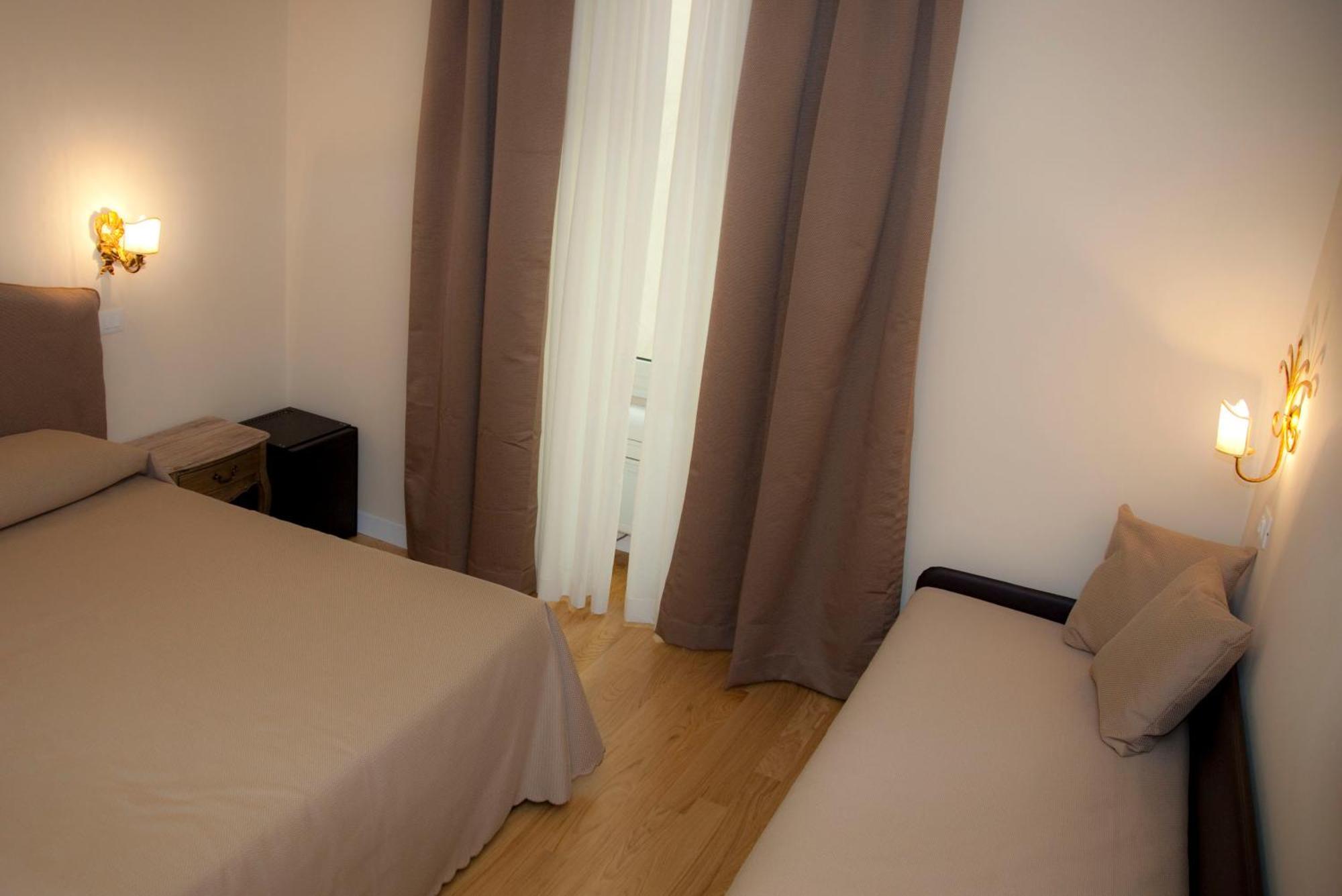 Residenza Dei Gracchi Hotel Рим Екстериор снимка