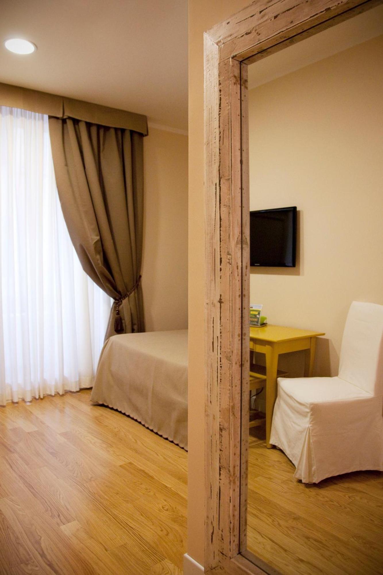 Residenza Dei Gracchi Hotel Рим Екстериор снимка