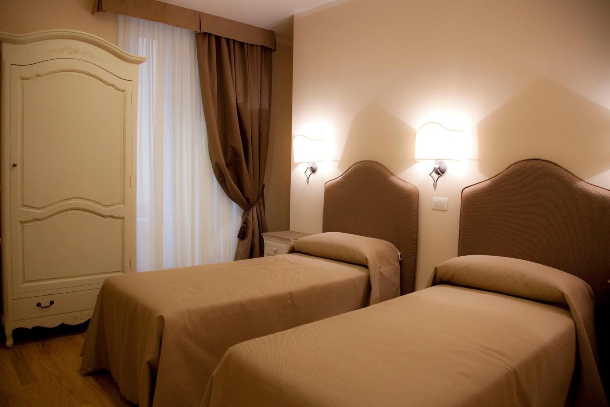 Residenza Dei Gracchi Hotel Рим Екстериор снимка
