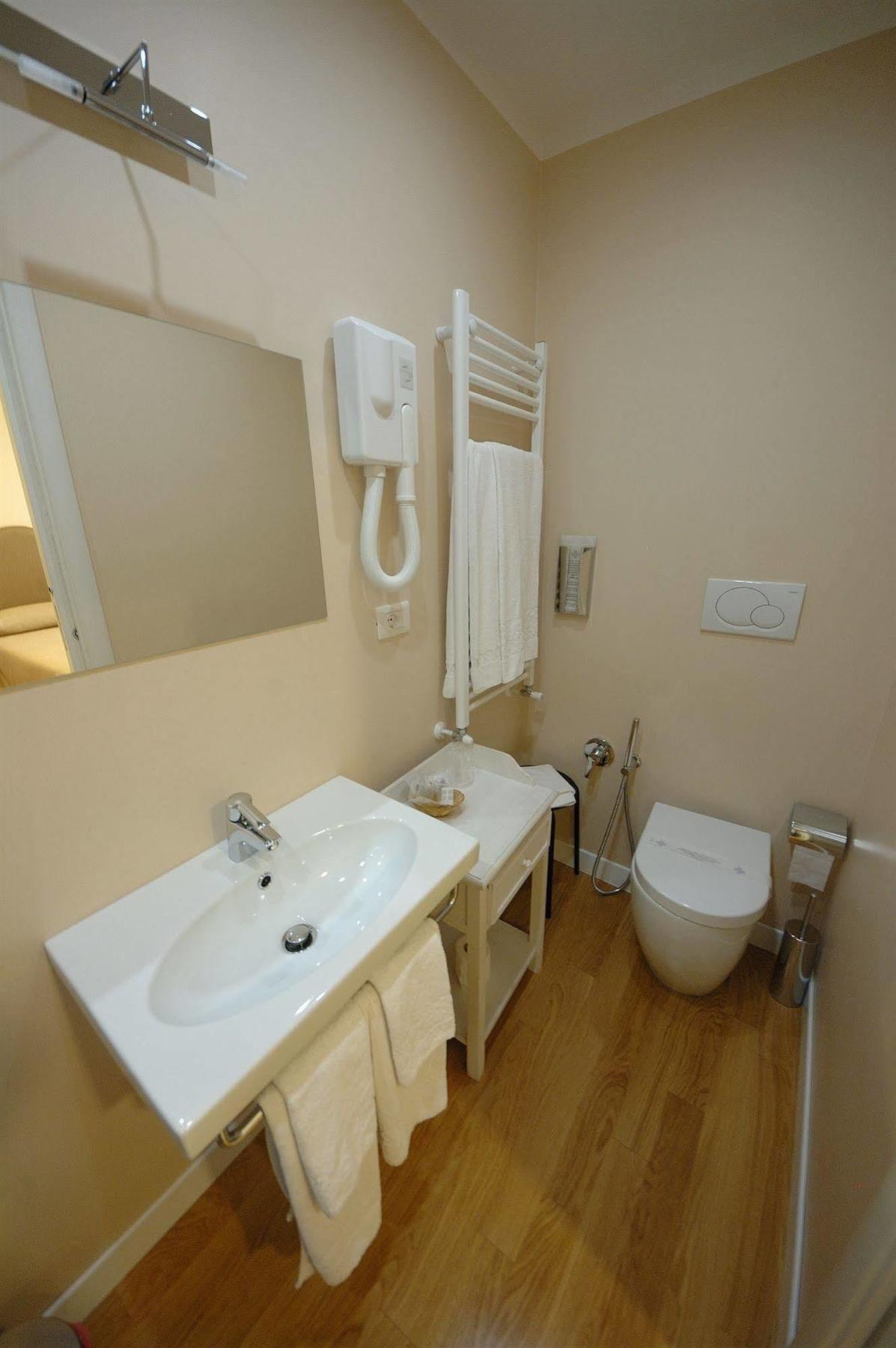 Residenza Dei Gracchi Hotel Рим Екстериор снимка