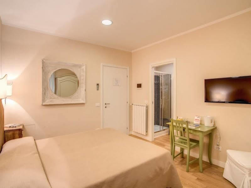 Residenza Dei Gracchi Hotel Рим Екстериор снимка